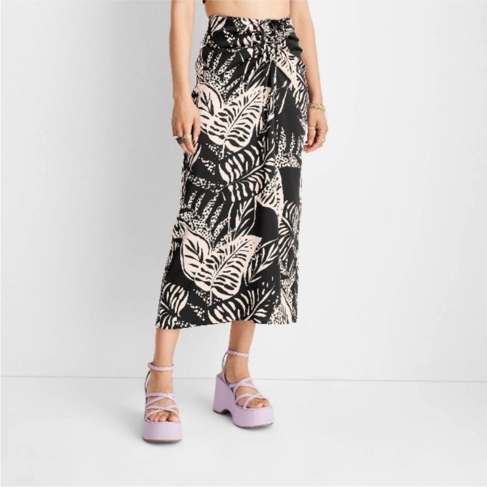 Target future collective alani noelle Tropical palm leaf Skirt Black & Cream NWT